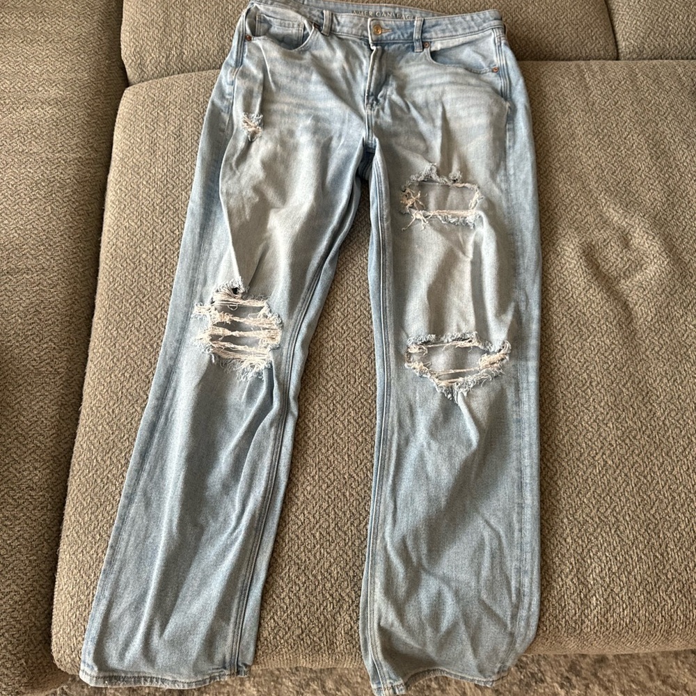 American Eagle Outfitters Light Blue Distressed Mom Straight Jeans